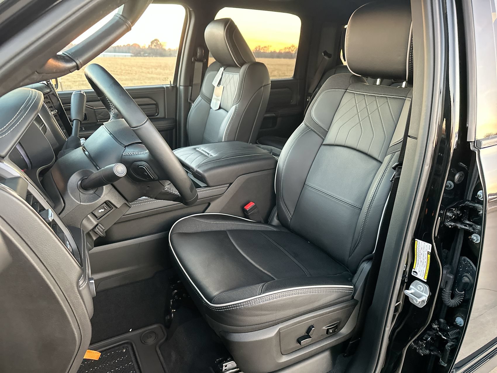 Used 2025 RAM 3500 Limited AWD/4WD image 11