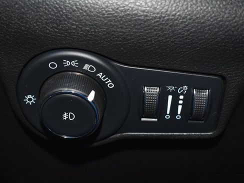 Used 2023 Jeep Compass Limited image 16