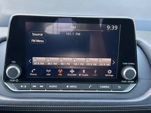 Used 2024 Nissan Rogue SV FWD image 24