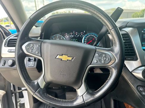 Used 2019 Chevrolet Suburban Premier RWD image 18