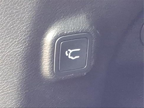 Used 2021 Jeep Cherokee Latitude Lux w/ Comfort/Convenience Group image 28