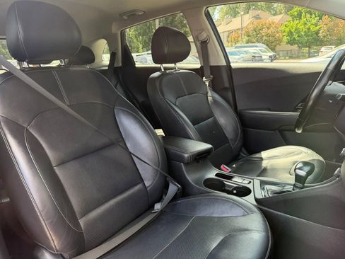 Used 2018 Kia Niro EX w/ EX Premium Package FWD image 26