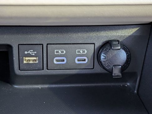 Used 2024 Toyota Highlander Platinum image 24