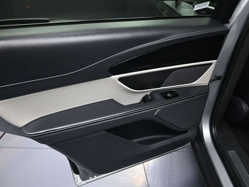 Used 2024 Lincoln Nautilus Reserve image 26