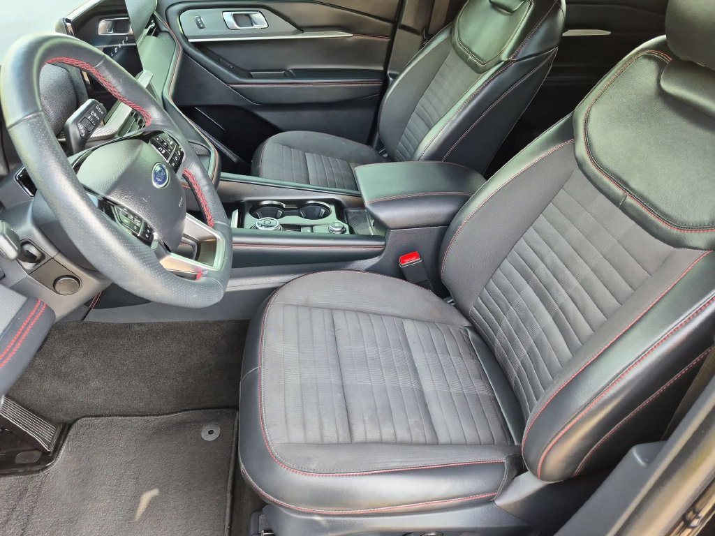 Used 2025 Ford Explorer ST-Line w/ Premium Package AWD/4WD image 18