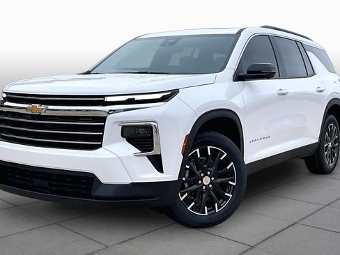 New 2026 Chevrolet Traverse LT w/ Sun and Wheel Package FWD image 2
