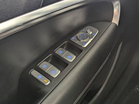 Used 2025 Genesis G70 2.5T AWD/4WD image 18