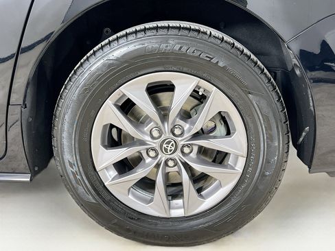 Used 2021 Toyota Sienna LE image 33