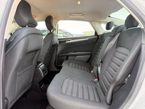 Used 2019 Ford Fusion SE FWD image 14