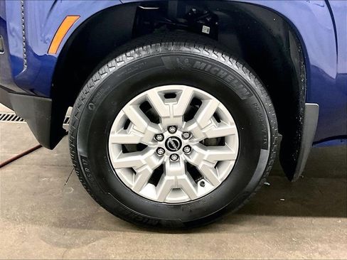 Used 2022 Nissan Frontier SV AWD/4WD image 7