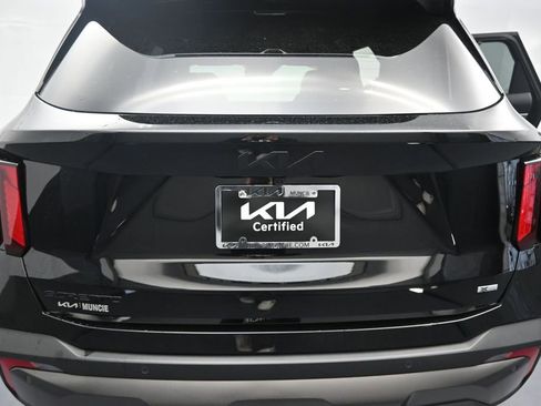 Certified 2025 Kia Sorento SX Prestige AWD/4WD image 9