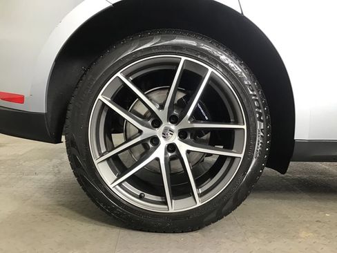 Certified 2026 Porsche Macan AWD/4WD image 13