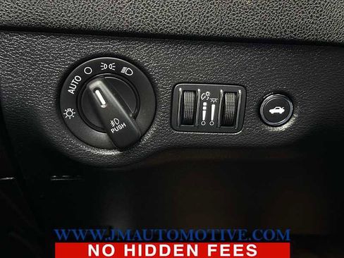 Used 2015 Dodge Charger SXT w/ AWD Plus Group image 41