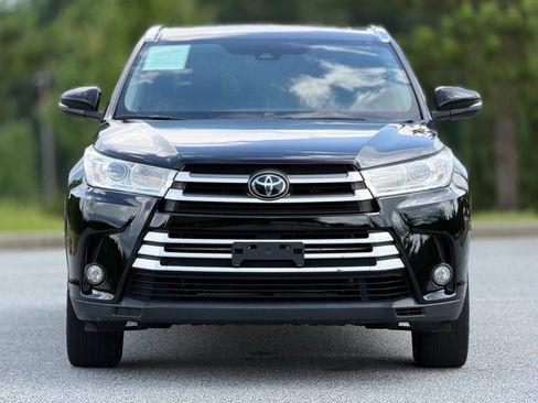 Used 2019 Toyota Highlander XLE AWD/4WD image 3