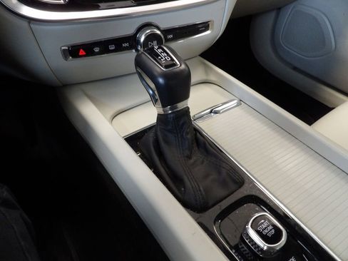 Used 2019 Volvo S60 T5 Momentum image 22