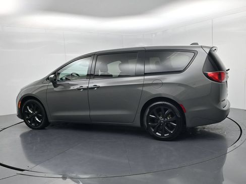 Used 2020 Chrysler Pacifica Touring w/ Advanced Safetytec Group FWD image 5