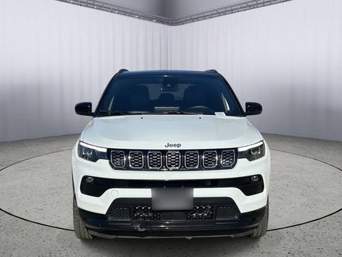 Used 2025 Jeep Compass Limited w/ Elite Group AWD/4WD image 4