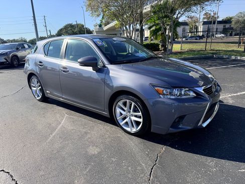 Used 2017 Lexus CT 200h image 4