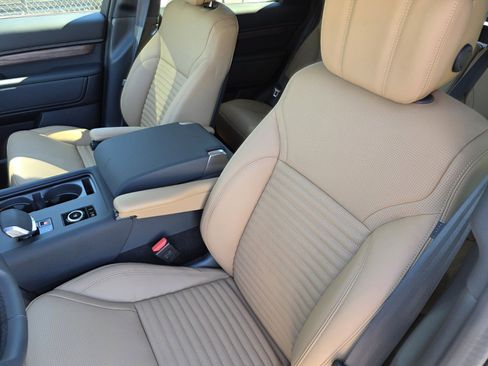 New 2026 Land Rover Discovery Dynamic SE image 11