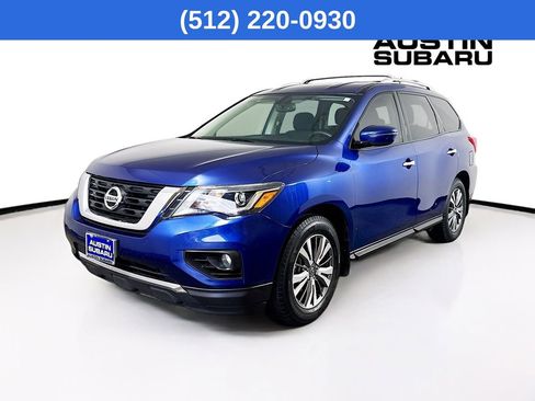 Used 2018 Nissan Pathfinder SV image 3