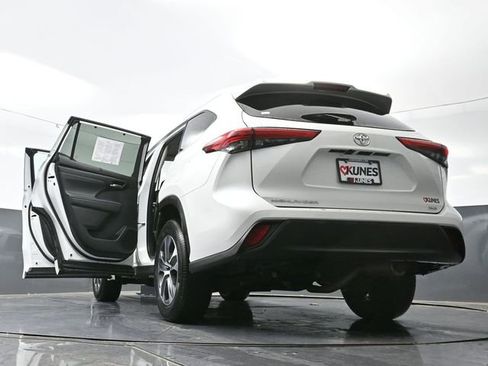 Used 2023 Toyota Highlander XLE FWD image 80