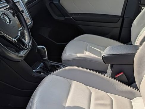 Used 2018 Volkswagen Tiguan SEL Premium AWD/4WD image 7