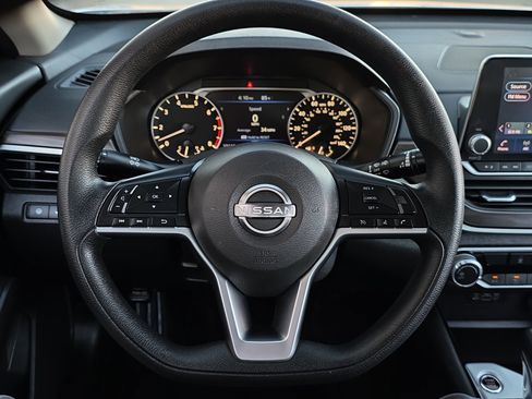 Used 2024 Nissan Altima 2.5 SV image 14