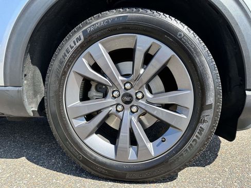 Used 2023 Ford Explorer XLT w/ Equipment Group 202A image 7