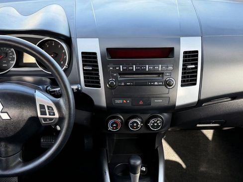 Used 2010 Mitsubishi Outlander ES FWD image 15