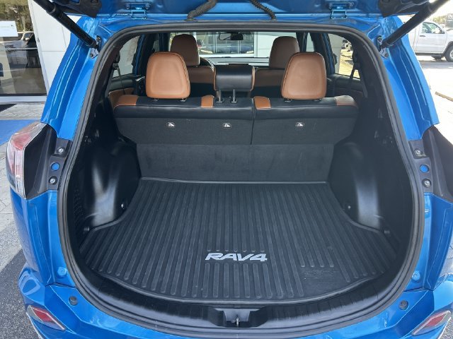 Used 2017 Toyota RAV4 SE FWD image 32