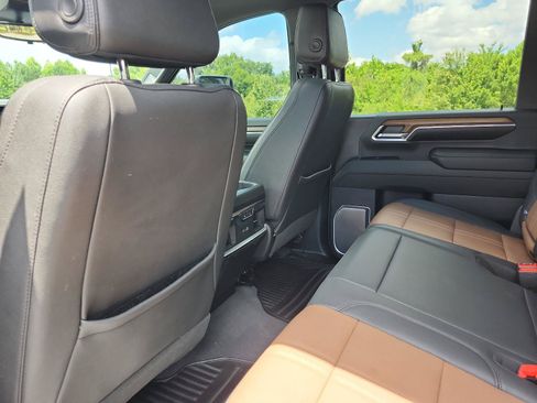 Used 2024 Chevrolet Silverado 2500 High Country w/ High Country Premium Package AWD/4WD image 15