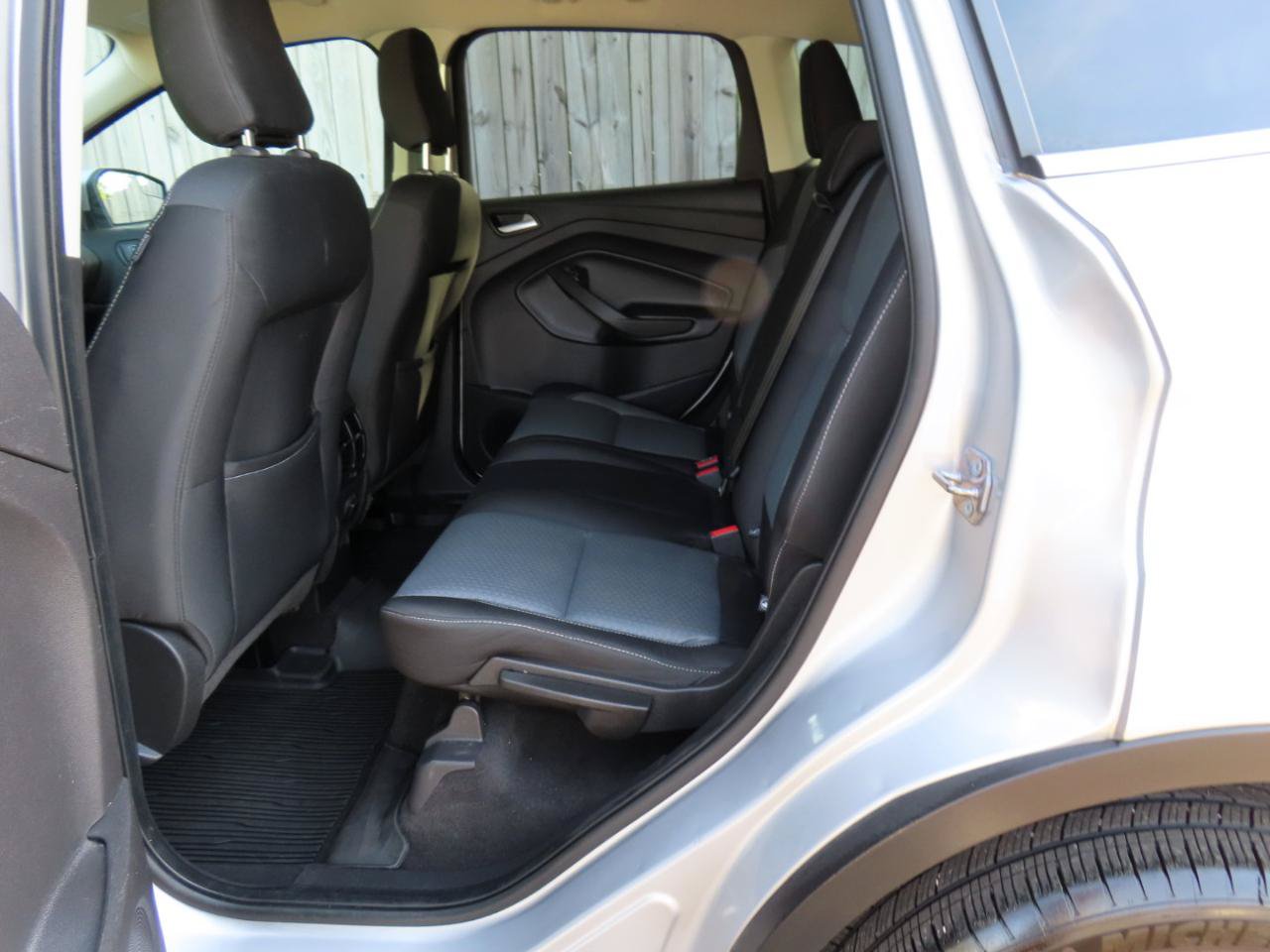 Used 2019 Ford Escape SE FWD image 17