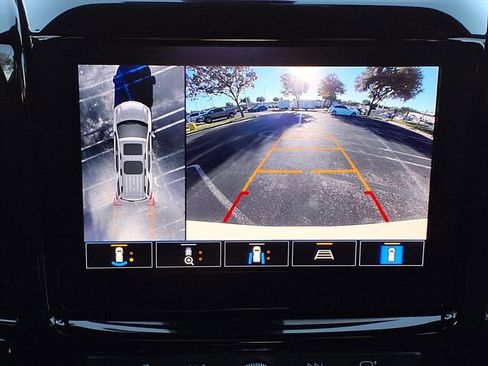 Used 2023 Chevrolet Traverse Premier image 15