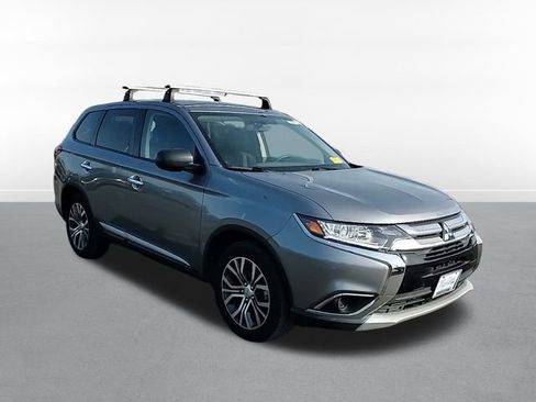 Used 2018 Mitsubishi Outlander ES image 3