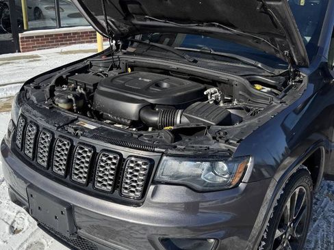 Used 2018 Jeep Grand Cherokee Altitude image 39