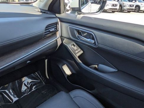 Used 2024 Nissan Rogue Platinum w/ Platinum Premium Package image 19