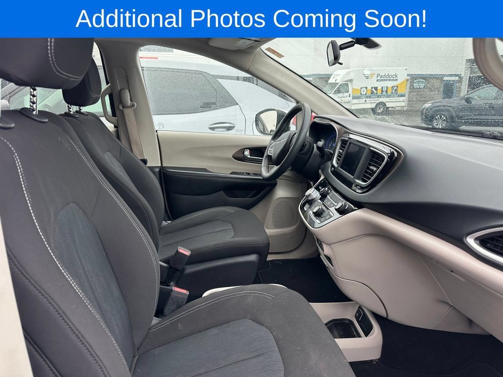 Used 2022 Chrysler Voyager LX FWD image 8
