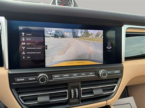 Used 2021 Porsche Macan S image 31