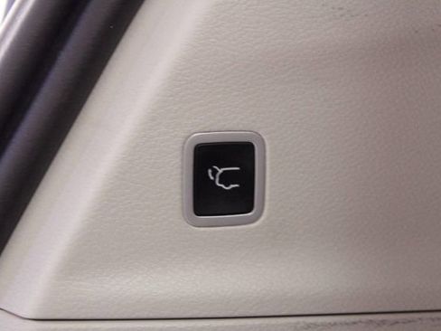 Used 2024 Chrysler Pacifica Touring-L image 24