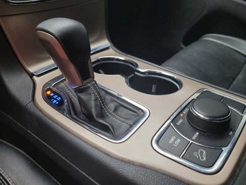 Used 2017 Jeep Grand Cherokee Limited w/ Luxury Group II image 26