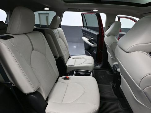 Used 2024 Toyota Grand Highlander Platinum image 50