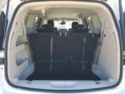 Used 2024 Chrysler Pacifica Touring-L image 11