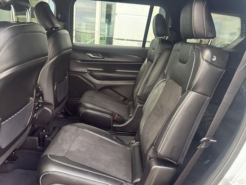 Used 2025 Jeep Grand Cherokee L Laredo image 16