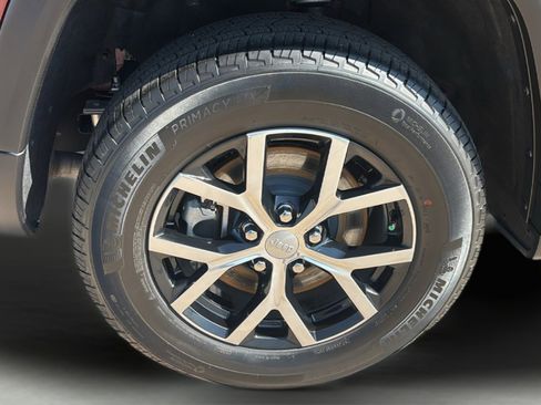 Used 2025 Jeep Grand Cherokee L Limited w/ Trailer Tow Package image 11