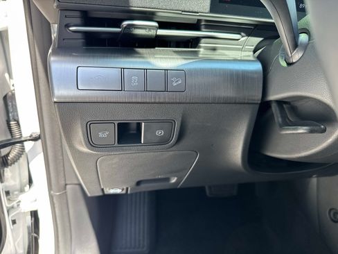 Used 2024 Hyundai Kona Limited AWD/4WD image 32