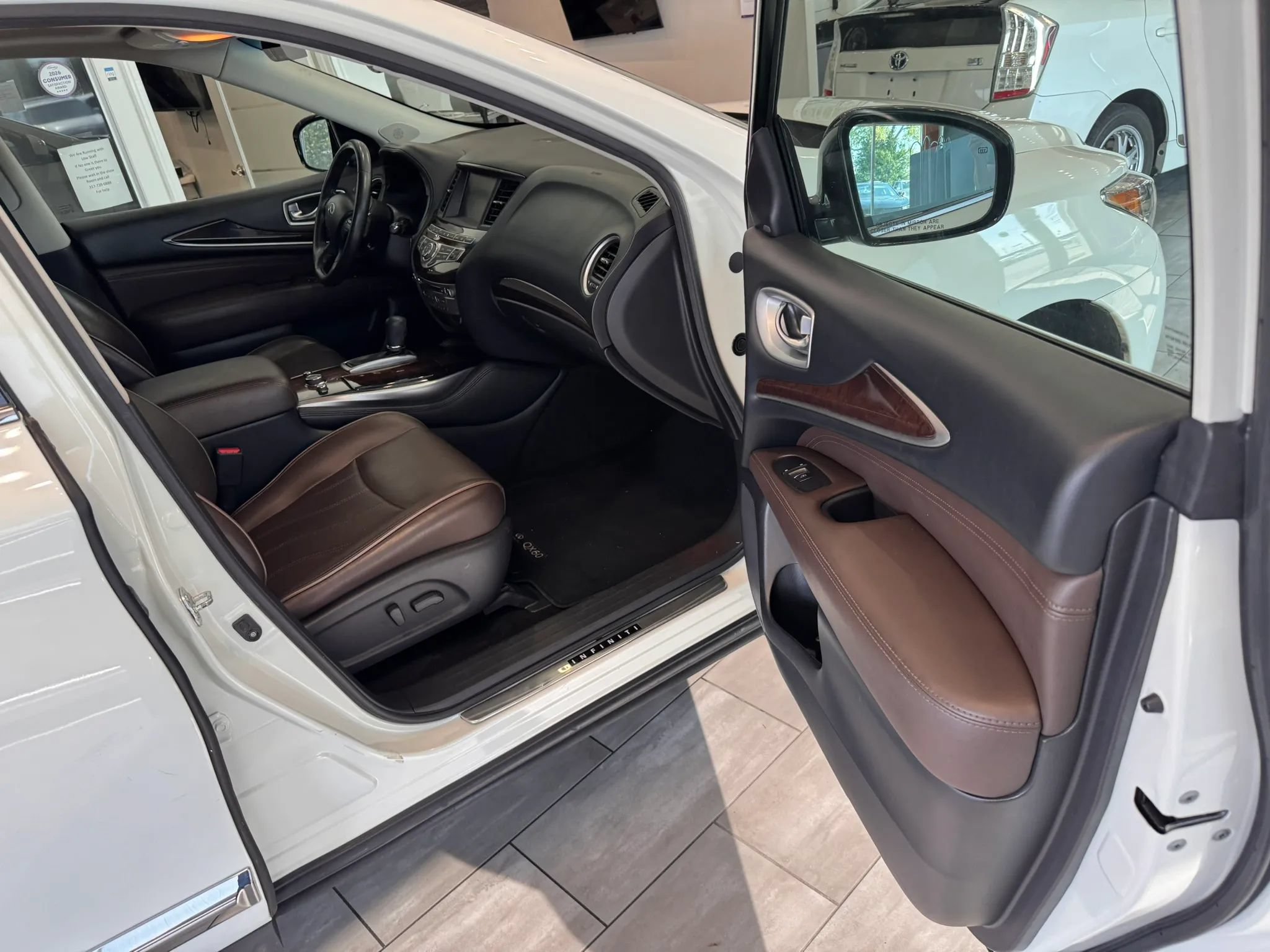Used 2014 INFINITI QX60 FWD w/ Deluxe Touring Package image 19