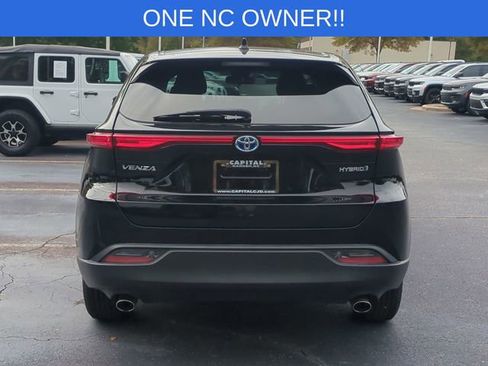 Used 2022 Toyota Venza LE image 4