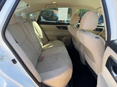 Used 2015 Nissan Altima 2.5 SV FWD image 11