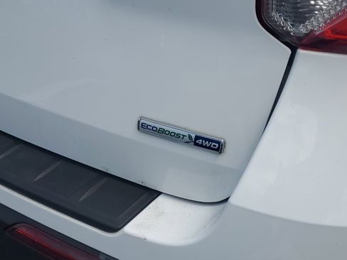 Used 2020 Ford Explorer XLT w/ Equipment Group 202A AWD/4WD image 8