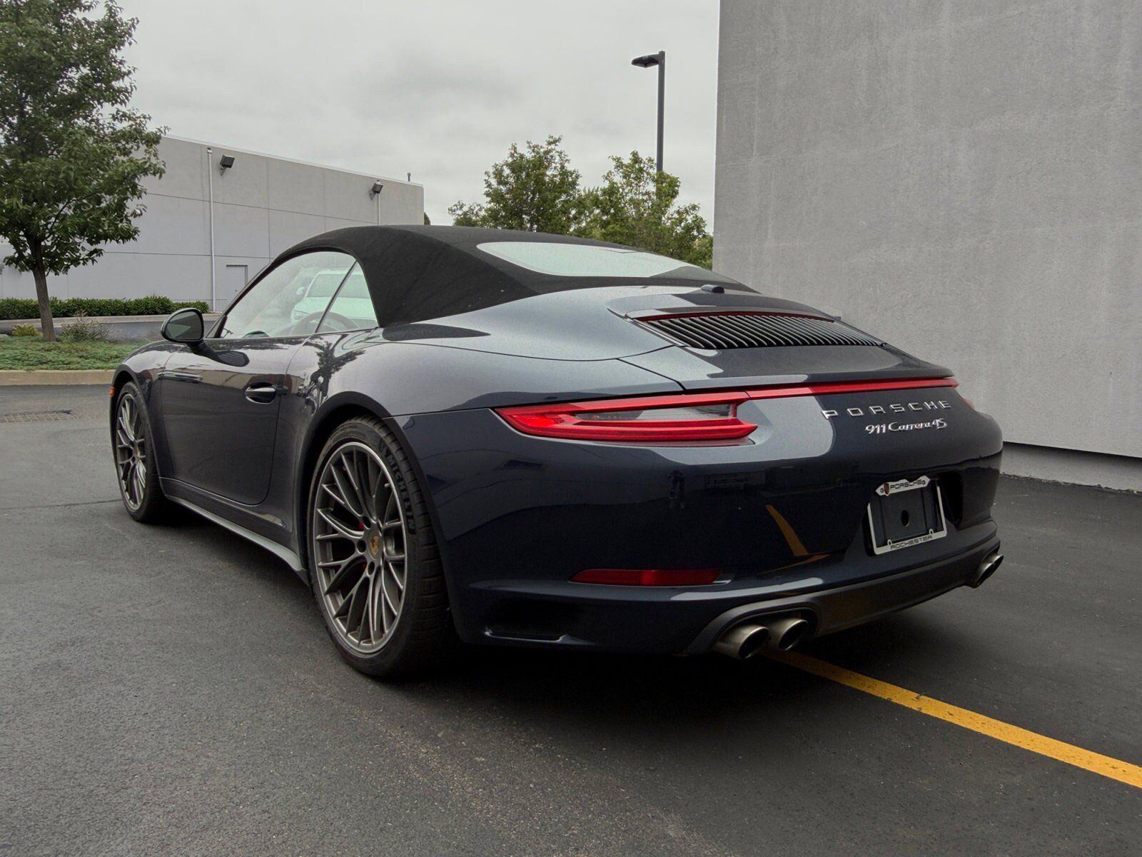 Used 2019 Porsche 911 Carrera 4S AWD/4WD image 3